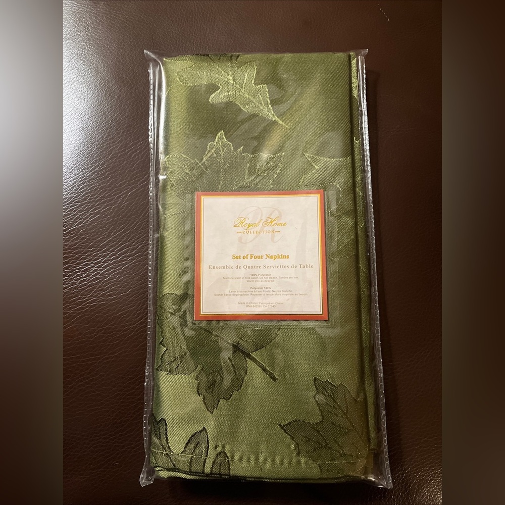 NIP Royal Home Collection Fabric Dinner Napkins Green Leaves Fall Thanksgiving